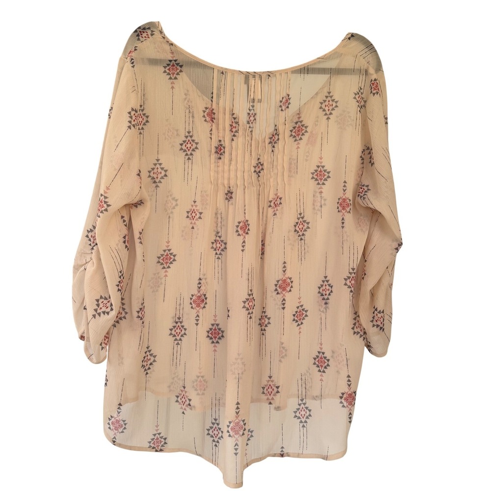 Torrid Women Ivory Geometric Pintuck Split Neck Roll Tab Sleeve Blouse Plus Sz 0 - Picture 3 of 3